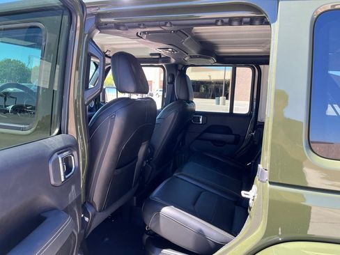 Used 2023 Jeep Wrangler Unlimited Sahara w/ Cold Weather Group AWD/4WD image 25
