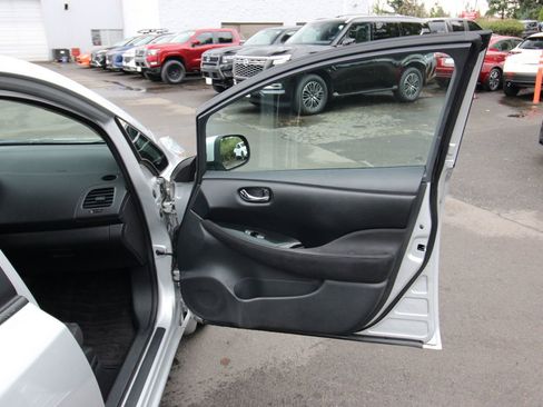 Used 2016 Nissan Leaf SV image 15