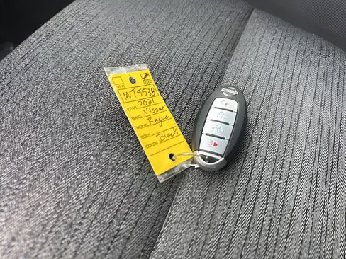 Used 2021 Nissan Rogue SV image 32