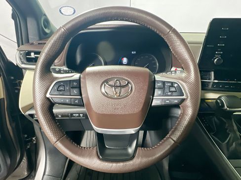 Used 2022 Toyota Sienna Platinum image 17