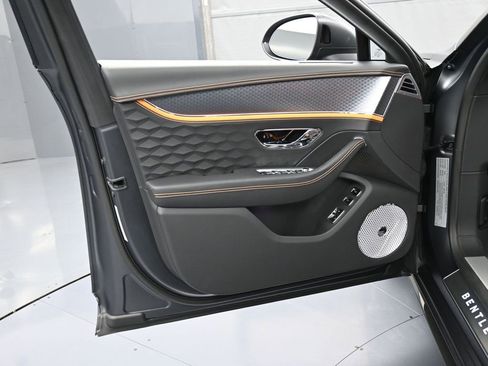 Used 2025 Bentley Flying Spur Plug-In Hybrid image 15