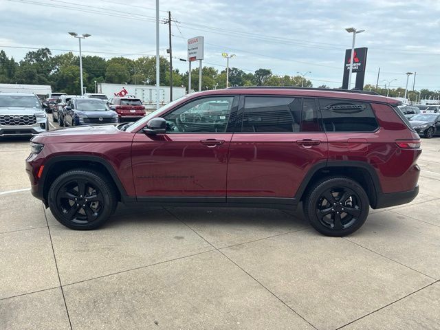 Used 2025 Jeep Grand Cherokee L Limited w/ Luxury Tech Group II RWD image 4