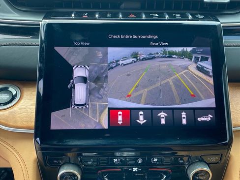 Used 2022 Jeep Grand Cherokee Summit AWD/4WD image 18