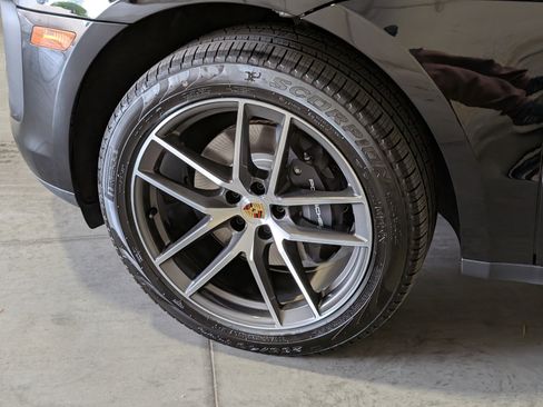 New 2025 Porsche Macan image 17