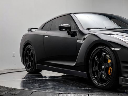 Used 2013 Nissan GT-R Premium image 24