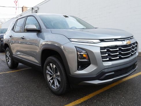 New 2026 Chevrolet Equinox LT image 2