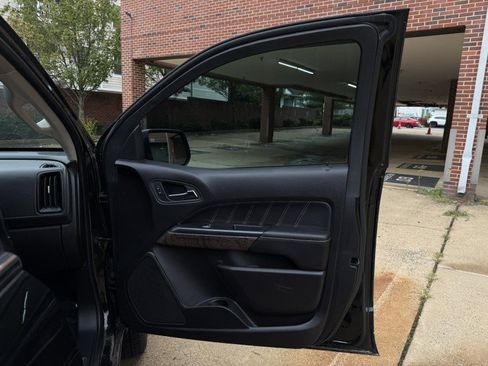 Used 2021 GMC Canyon Denali image 12