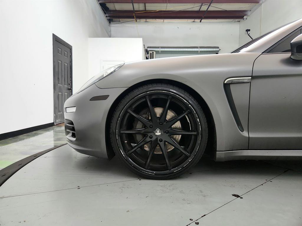 Used 2014 Porsche Panamera 4 AWD/4WD image 31