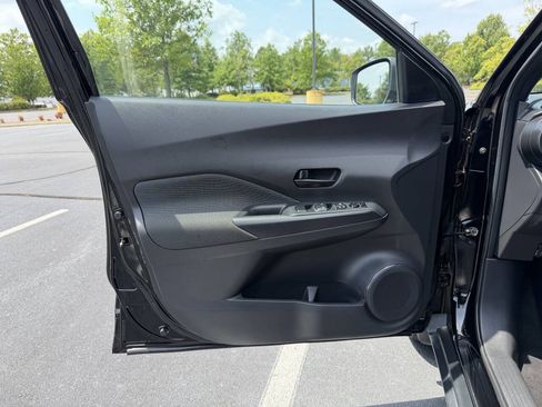 Used 2019 Nissan Kicks S FWD image 11