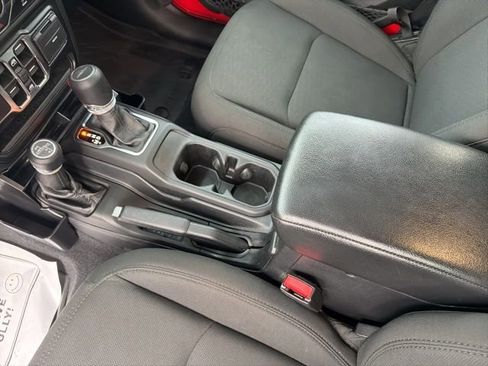 Used 2021 Jeep Gladiator Willys image 31