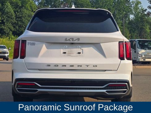 Used 2022 Kia Sorento S w/ Panoramic Sunroof Package FWD image 3