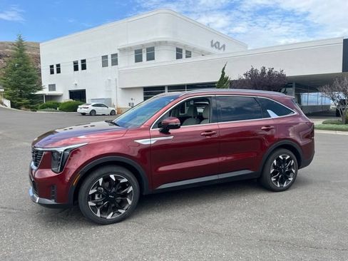 Certified 2025 Kia Sorento EX FWD image 1