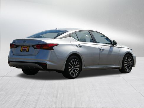 Used 2023 Nissan Altima 2.5 SV FWD image 7