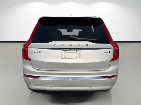 Used 2023 Volvo XC90 B6 Plus image 4