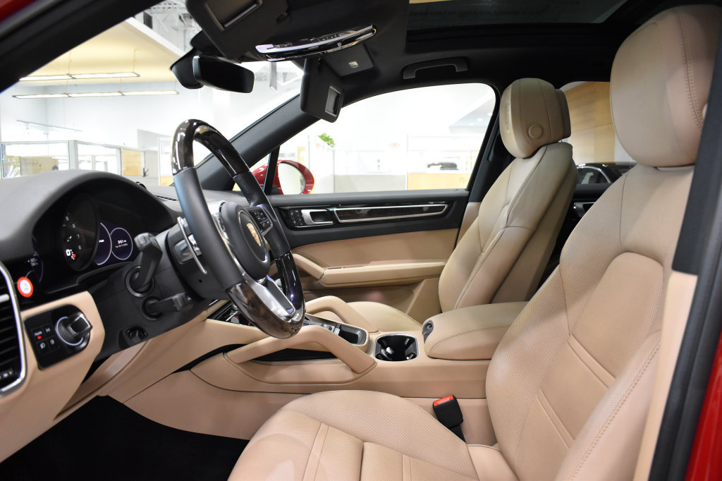 Used 2022 Porsche Cayenne AWD/4WD image 2