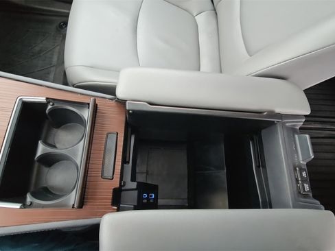 Used 2021 Toyota Sienna XLE image 20