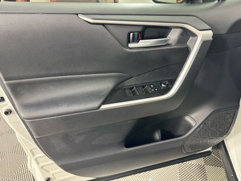 Used 2020 Toyota RAV4 XLE Premium image 10