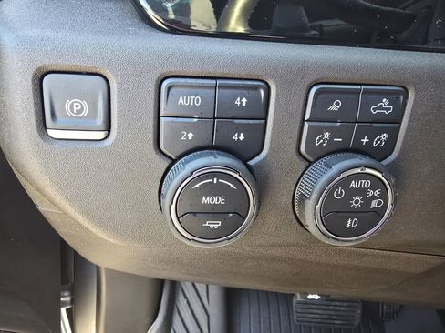 Certified 2025 Chevrolet Silverado 1500 LTZ AWD/4WD image 17