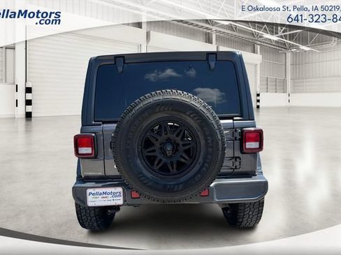 Used 2019 Jeep Wrangler Unlimited Sahara AWD/4WD image 4