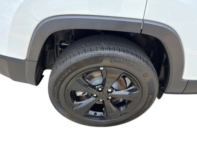 Used 2023 Jeep Cherokee Altitude Lux w/ Mopar Interior Package AWD/4WD image 11