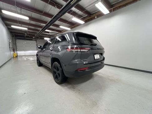 Used 2022 Jeep Grand Cherokee Altitude image 6