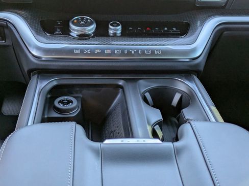 New 2025 Ford Expedition Platinum w/ Stealth Performance Package image 27