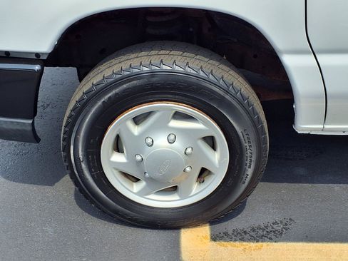 Used 2009 Ford E-350 and Econoline 350 XL RWD image 25