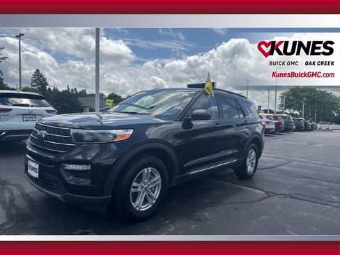 Used 2023 Ford Explorer XLT w/ Equipment Group 202A image 9