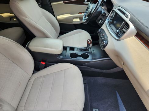 Used 2017 Kia Sorento AWD w/ LX Convenience Package image 14