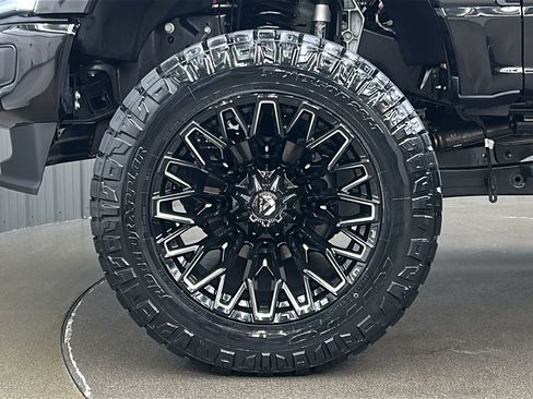 Used 2025 Ford F250 Platinum w/ FX4 Off-Road Package image 10