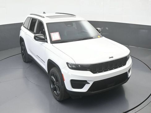 Used 2024 Jeep Grand Cherokee Altitude RWD image 52