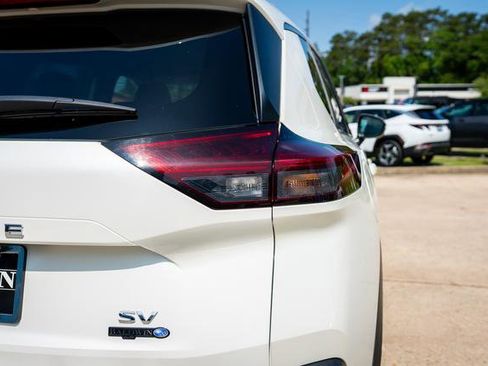 Used 2023 Nissan Rogue SV FWD image 17