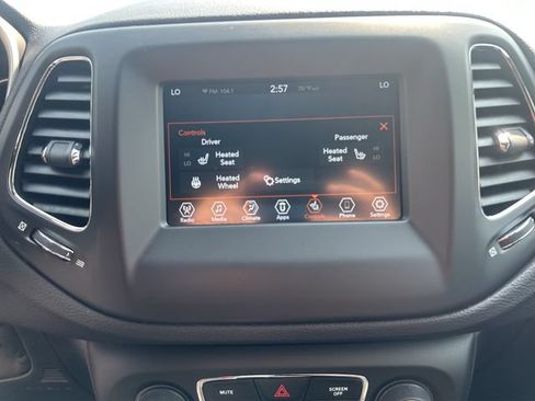 Used 2018 Jeep Compass Latitude w/ Popular Equipment Group AWD/4WD image 2