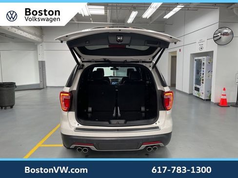 Used 2019 Ford Explorer Platinum image 12