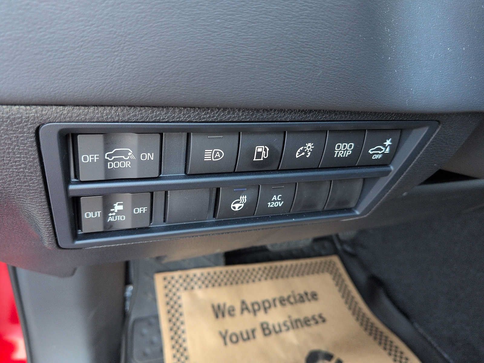 Used 2025 Toyota Sequoia Platinum AWD/4WD image 17