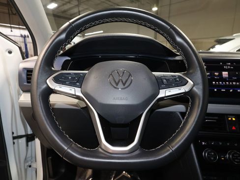 Used 2024 Volkswagen Taos SE image 10