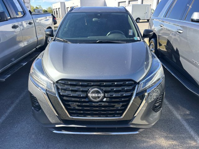 Used 2022 Nissan Kicks SR FWD image 2