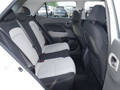Used 2025 Hyundai Venue SEL FWD image 24