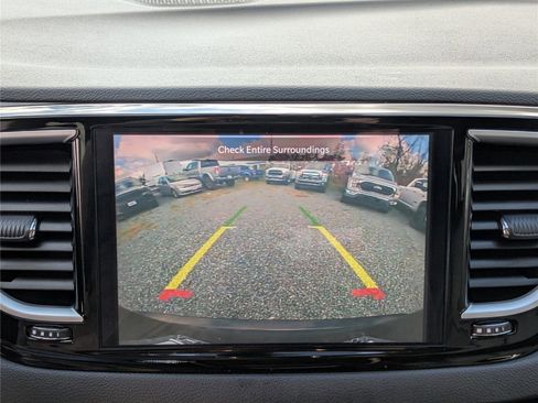 Used 2024 Chrysler Pacifica Touring-L image 28