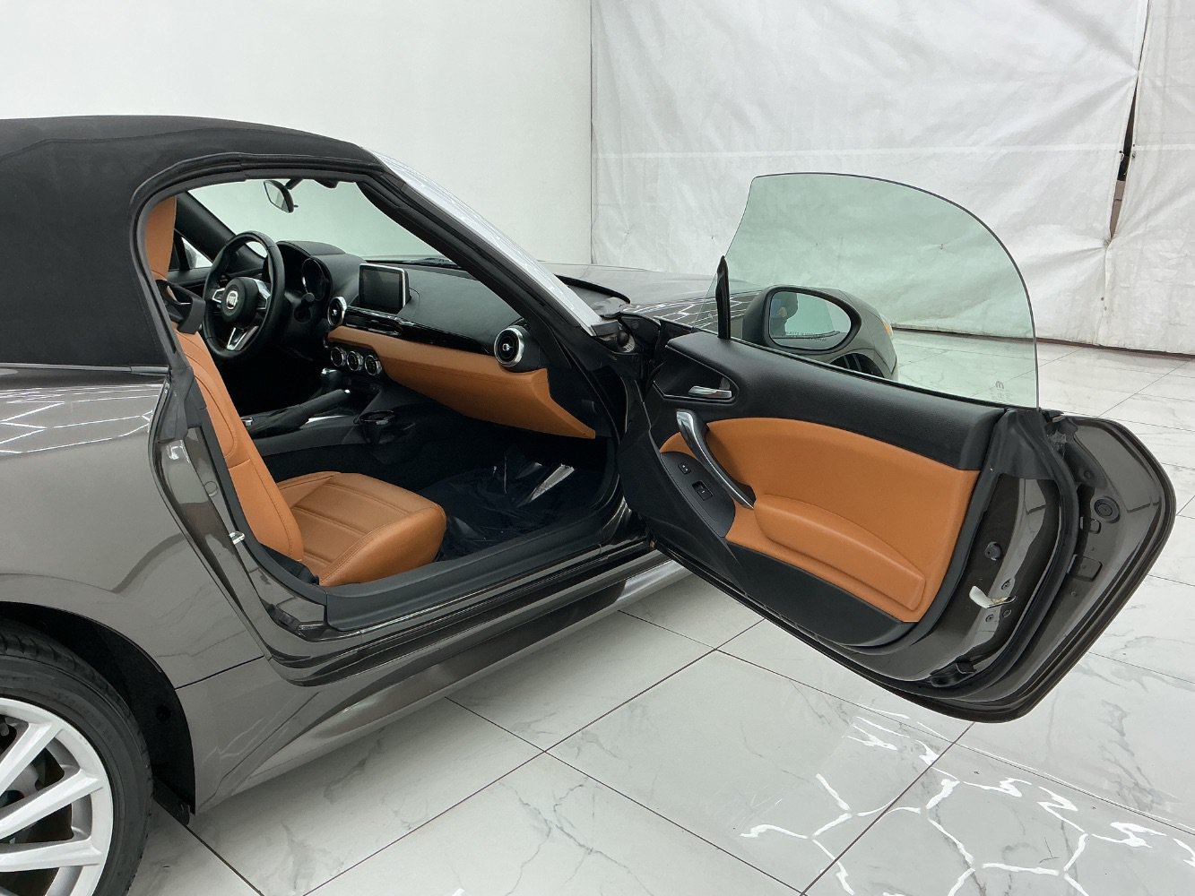 Used 2017 FIAT 124 Spider Lusso RWD image 23