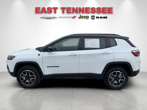 Used 2024 Jeep Compass Trailhawk image 6
