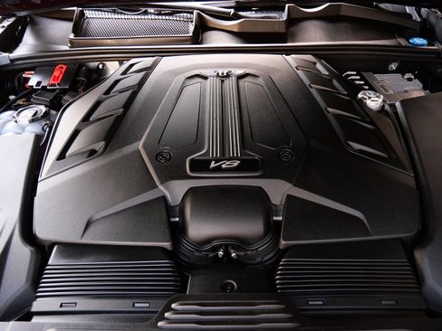 Used 2022 Bentley Bentayga V8 image 27