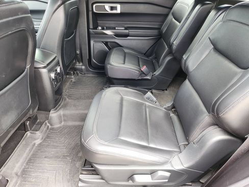 Used 2020 Ford Explorer XLT w/ Equipment Group 202A RWD image 34