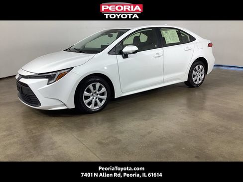 Used 2025 Toyota Corolla LE FWD image 1