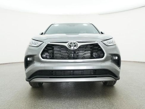 New 2026 Toyota Highlander Platinum image 35