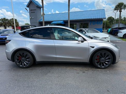 Used 2023 Tesla Model Y Performance AWD/4WD image 4