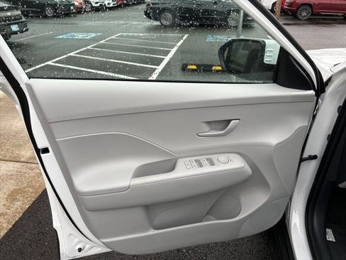 New 2026 Hyundai Kona SE image 23