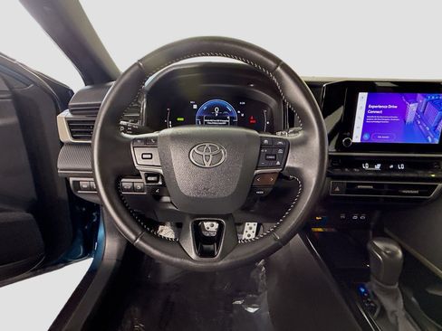 Used 2025 Toyota Camry SE FWD image 13