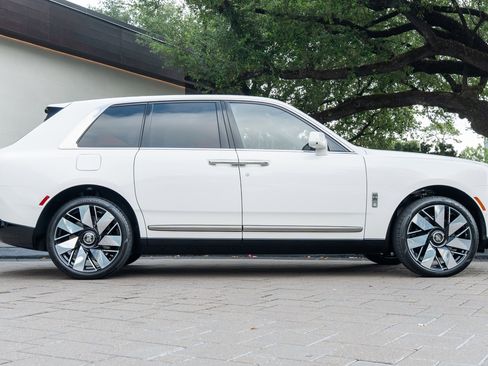 Used 2025 Rolls-Royce Cullinan image 5