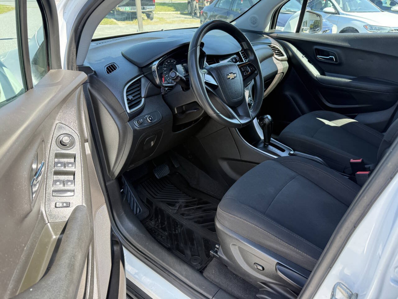 Used 2019 Chevrolet Trax LS FWD image 6